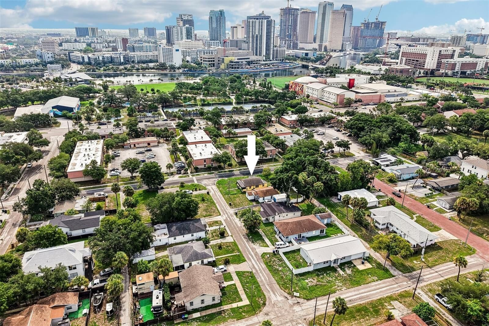 Property Photo: 1002 W Nassau Street FL 33607