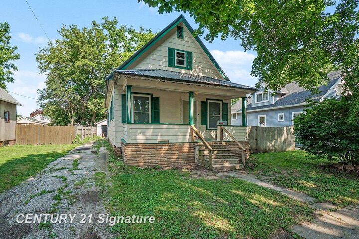 Property Photo: 2414 Benjamin Street MI 48602
