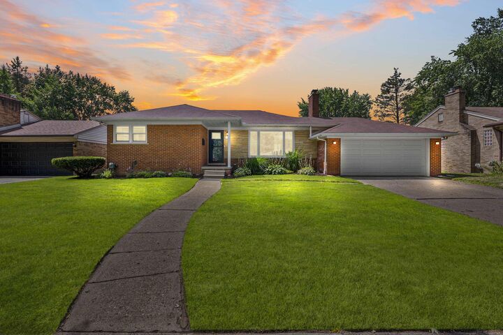 Property Photo:  307 Wellington Crescent Boulevard  MI 48043 
