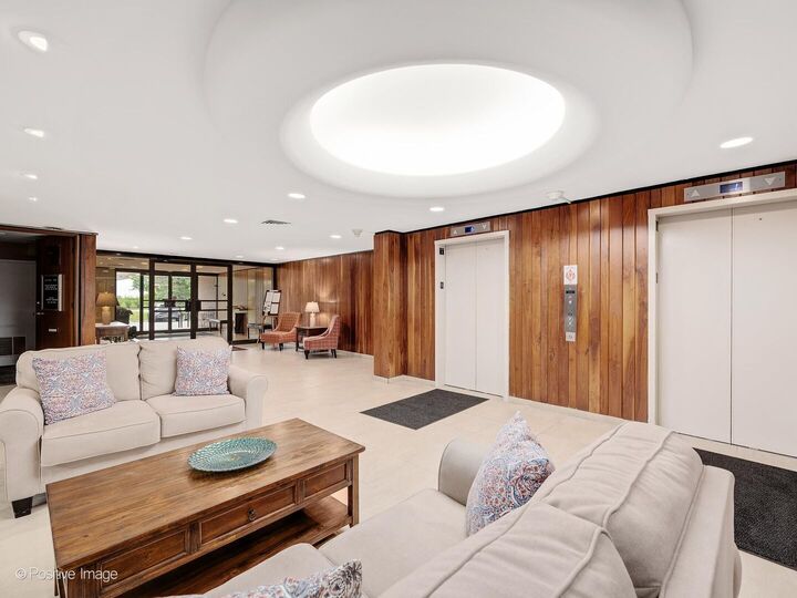 Property Photo:  111 Acacia Drive 607  IL 60525 