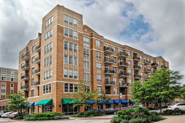 Property Photo: 647 Metropolitan Way 612L IL 60016