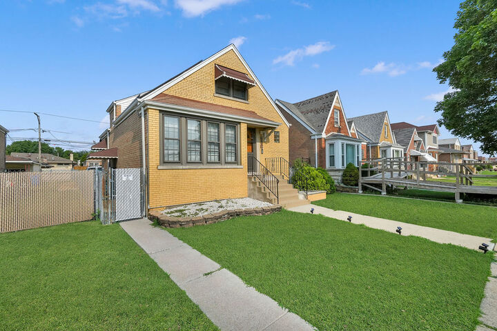 Property Photo: 6452 S Knox Avenue IL 60629