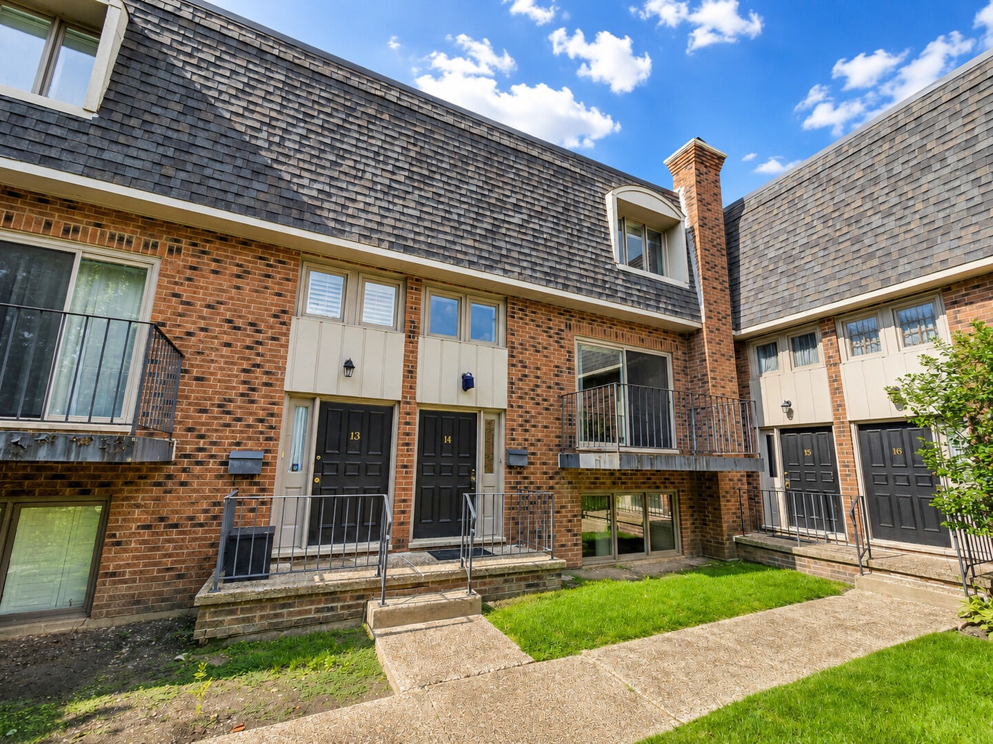Property Photo:  1111 S Waukegan Road S 14  IL 60045 