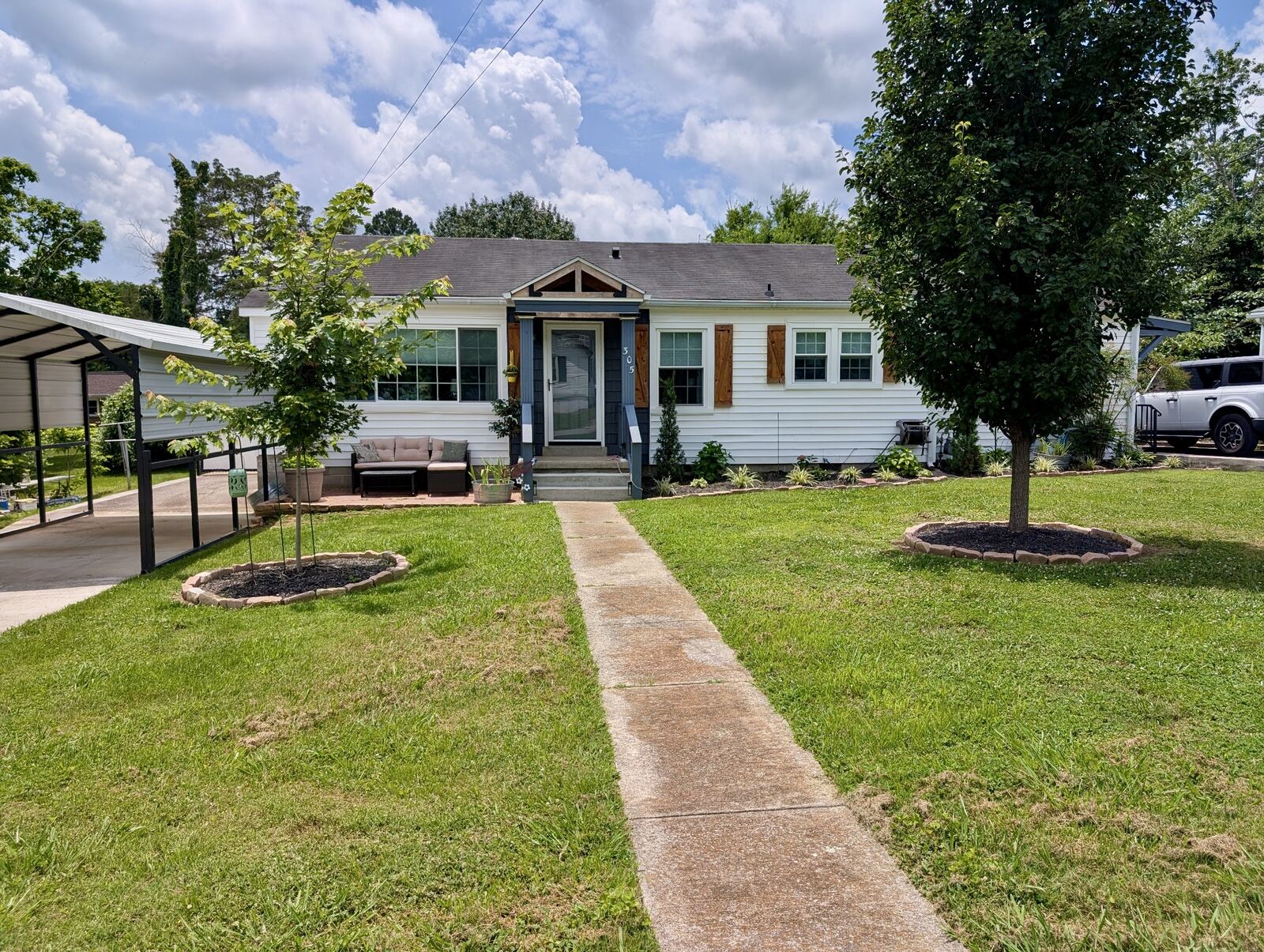 Property Photo:  305 Charlotte Dr  TN 37160 