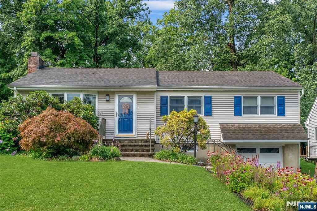 Property Photo:  98 Walnut Street  NJ 07436 