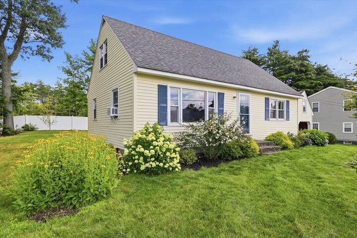 Property Photo:  7 Hideaway Road  NH 03064 