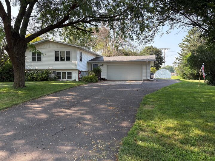 Property Photo:  406 Noland Avenue  MN 56043 