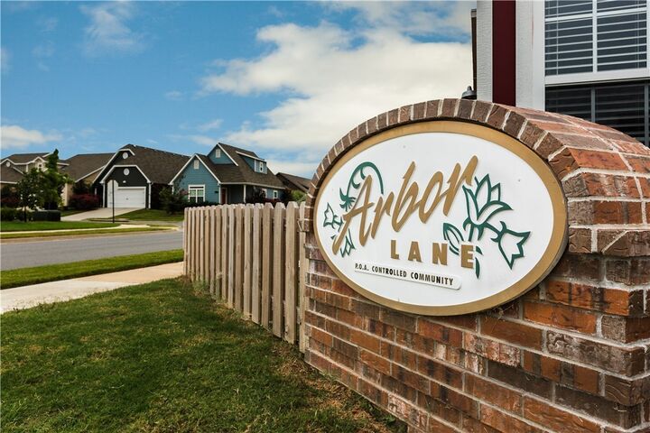 Property Photo:  2605 SW Arbor Road  AR 72713 