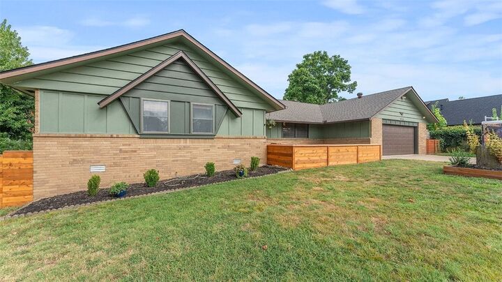 Property Photo:  1003 S 12th Street  AR 72756 