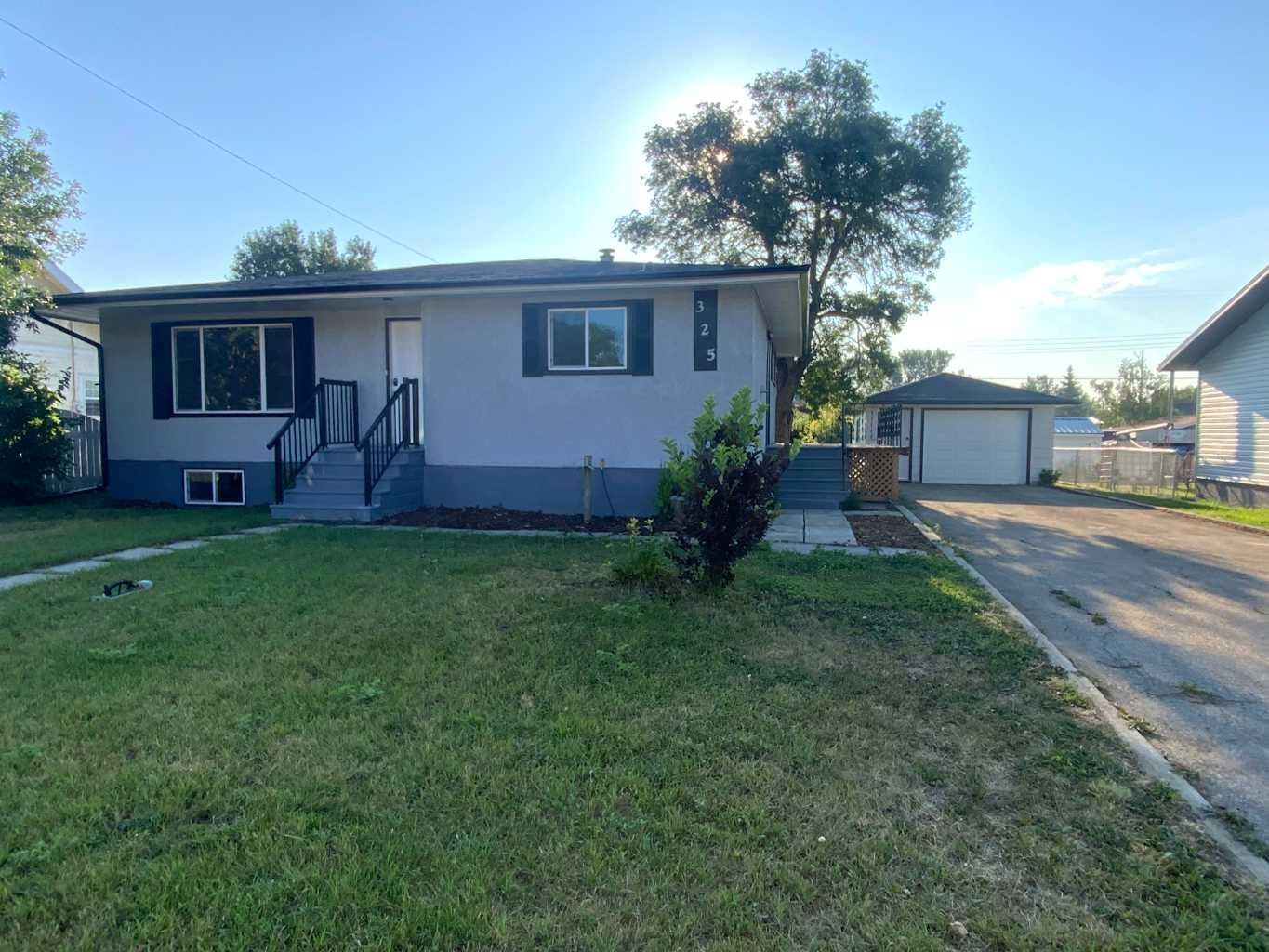 Property Photo: 325 Aberdeen Avenue AB T0M 0L0