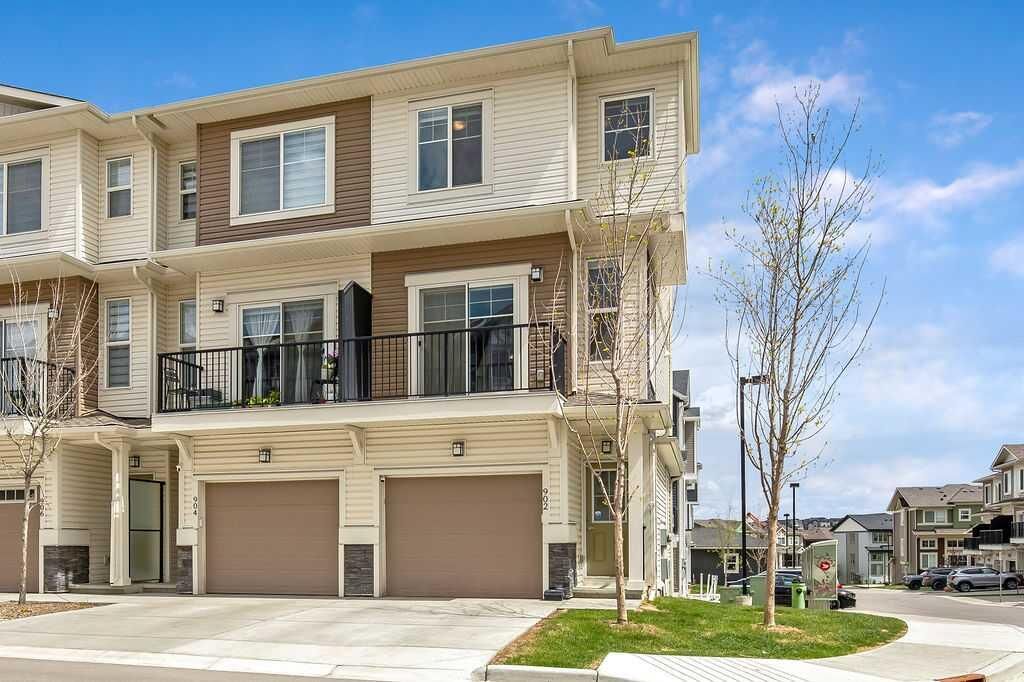 Property Photo:  902 Sage Hill Grove NW  AB T3R 2A2 
