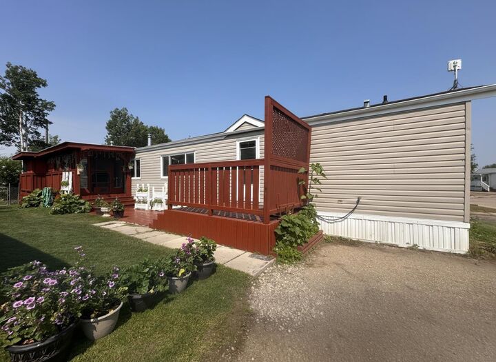 Property Photo: 134 Meadow Drive AB T0M 0H0