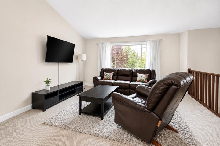 Property Photo:  336 Kingston Drive  AB T4P 0H2 