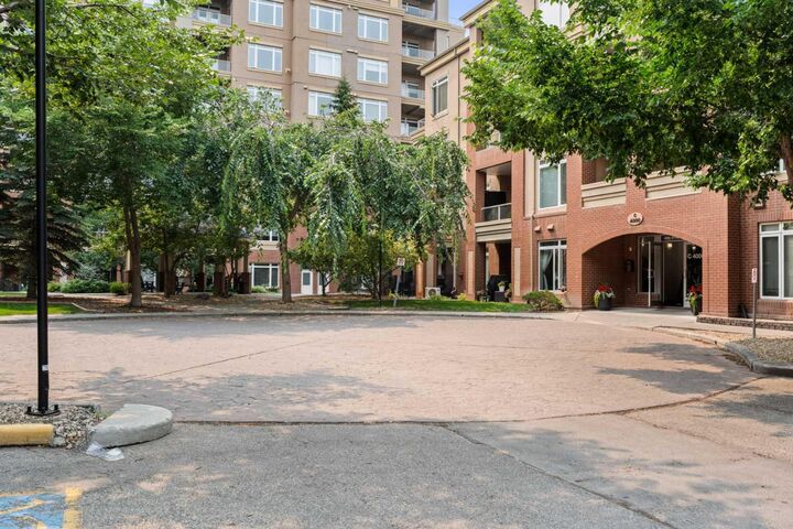 Property Photo: 24 Hemlock Crescent SW 4203 AB T3C 2Z1