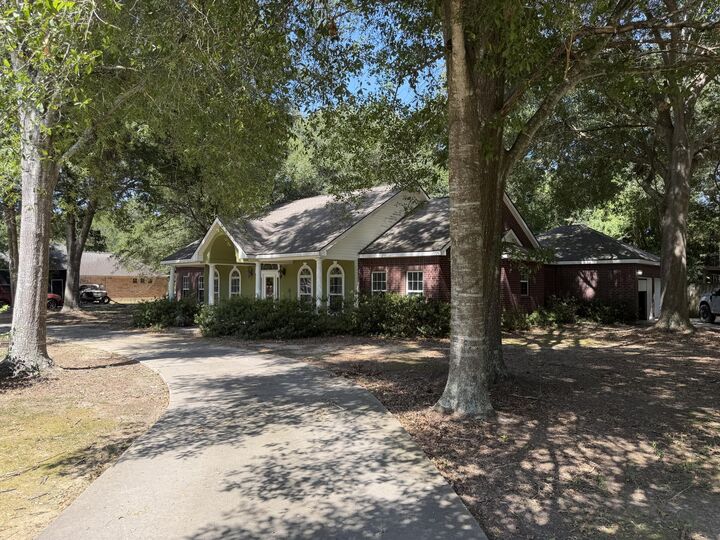 Property Photo:  200 Dedria  LA 70634 
