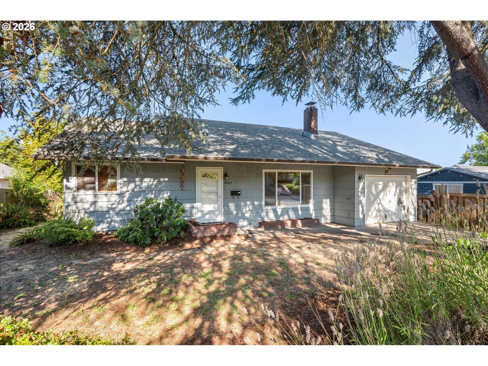 Property Photo:  2042 Lincoln St  OR 97401 