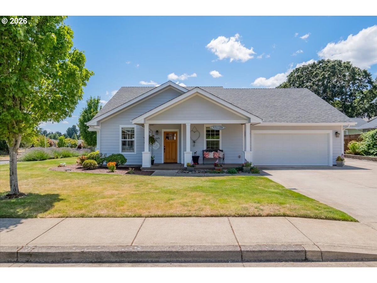 Property Photo:  1169 SE Academy St  OR 97338 
