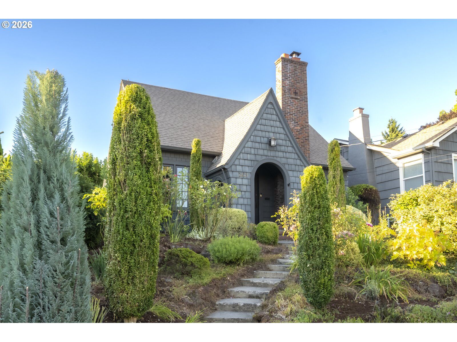 Property Photo: 2621 N Sumner St OR 97217