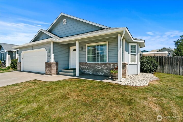 Property Photo:  2510 N Ellington Street  WA 98926 