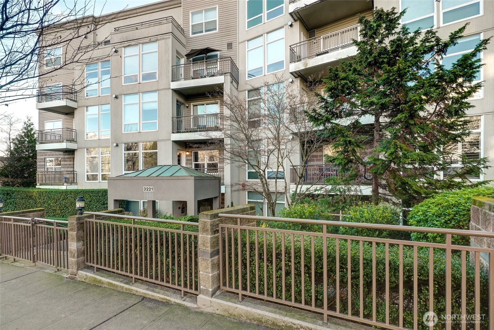 Property Photo: 3221 SW Avalon Way 313 WA 98126