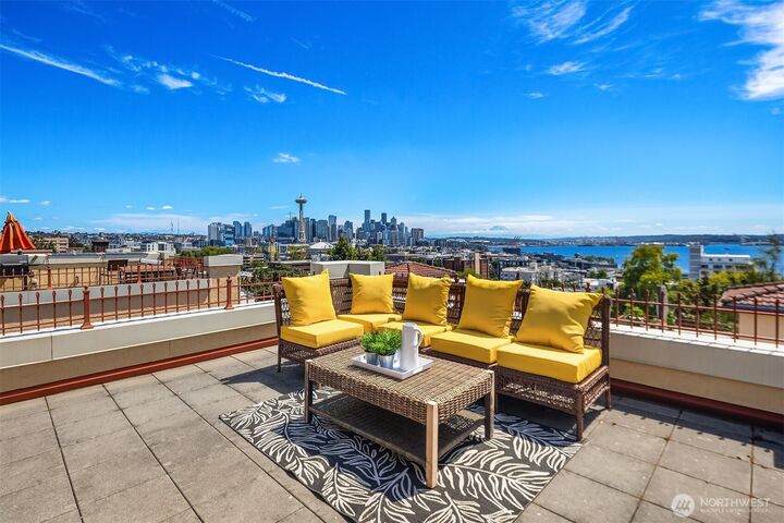 Property Photo:  371 W Olympic Place  WA 98119 
