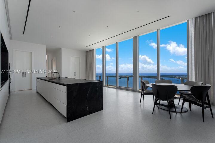 Property Photo: 300 Biscayne Boulevard Way 5801C FL 33131
