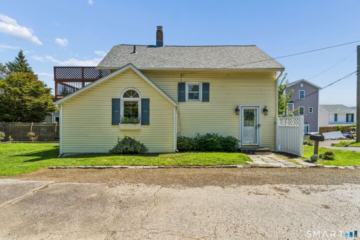 Property Photo:  8 Paris Street  CT 06460 