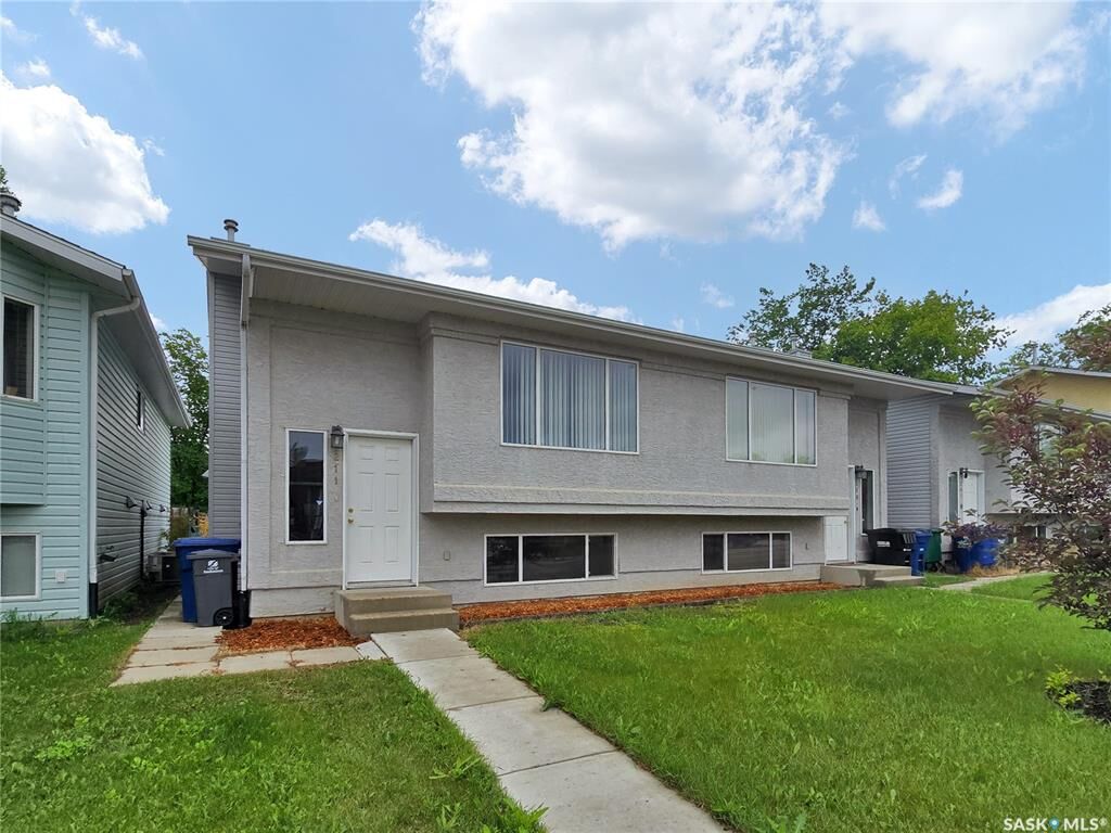 Property Photo: 211 Hedley Street SK S7N 1Z9