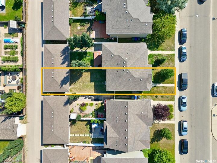 Property Photo: 924 Stonebridge Common SK S7T 0N2