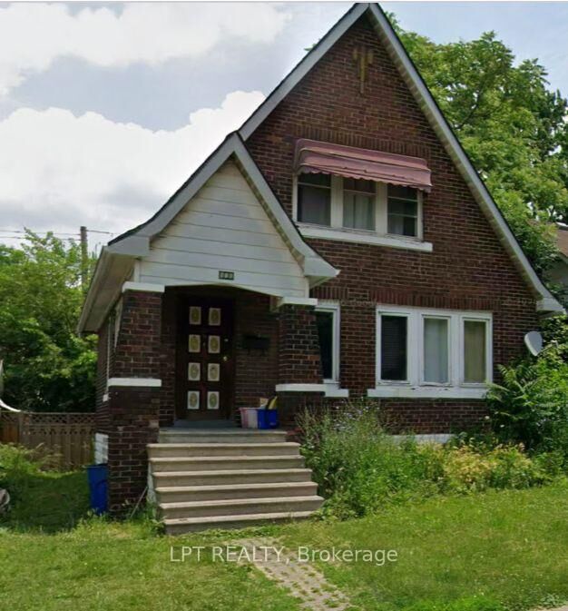 Property Photo:  916 Felix Avenue  ON N9C 3L3 