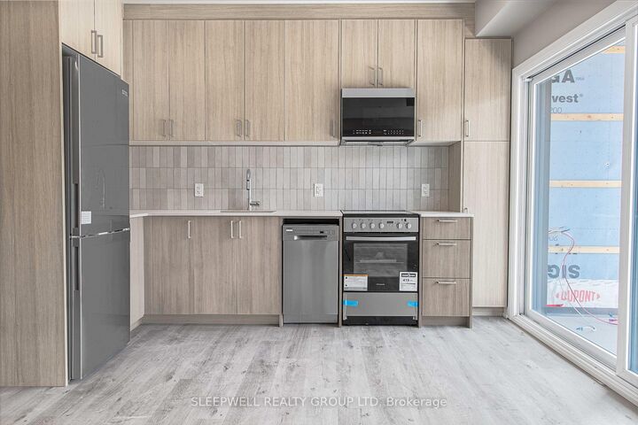 Property Photo:  370 Cambridge Street N 303  ON K1R 7B7 