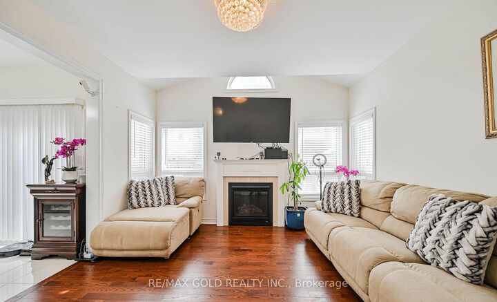Property Photo: 7 Bellotti Crescent ON L1Z 0M2