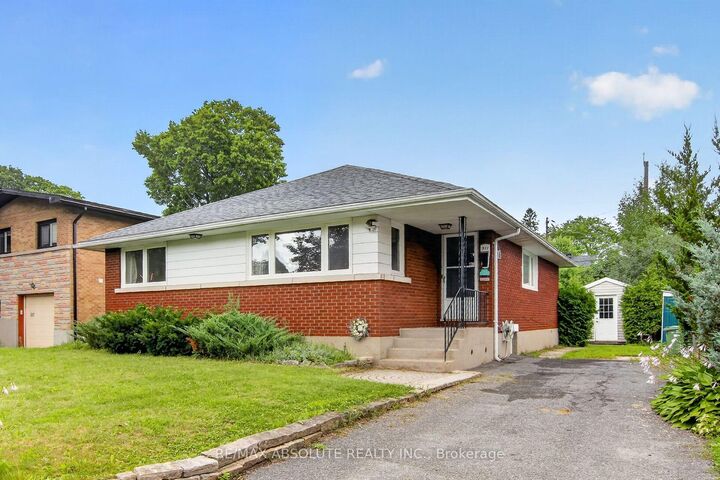 Property Photo:  511 Penhill Avenue  ON K1G 0V5 
