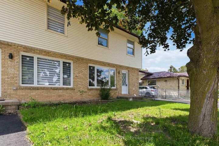 Property Photo:  318 Admiral Drive  ON N5V 1J1 