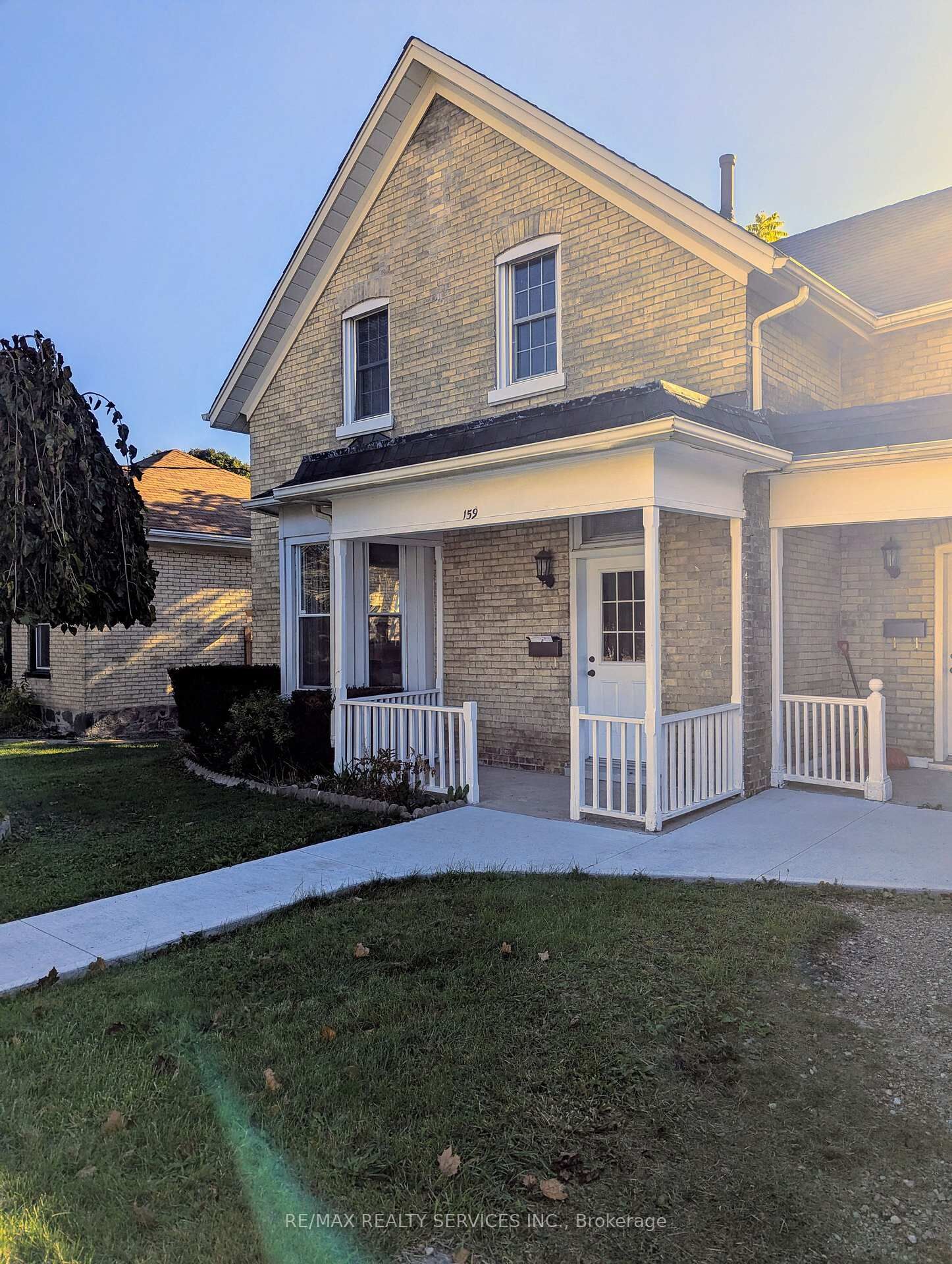 Property Photo:  159 Wellington Street  ON N1R 3Y8 