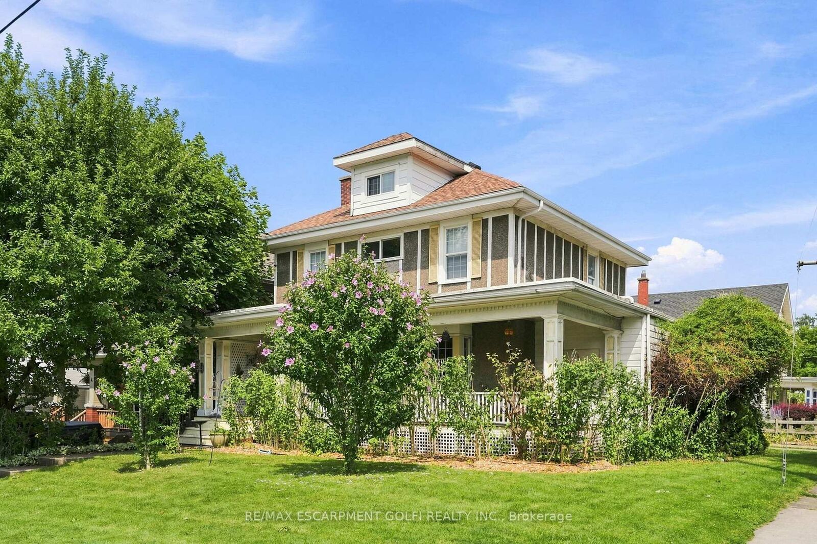 Property Photo: 2 Carleton Street ON L2V 2A3