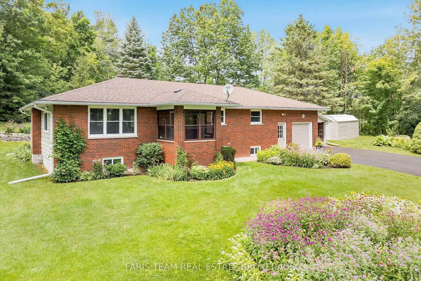 Property Photo: 182 Moon Point Drive ON L3V 0R8