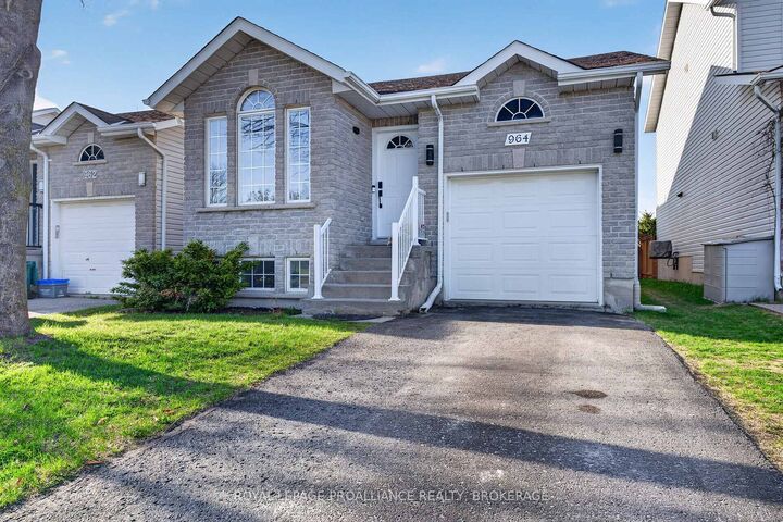 964 Rainbow Crescent — photo 1
