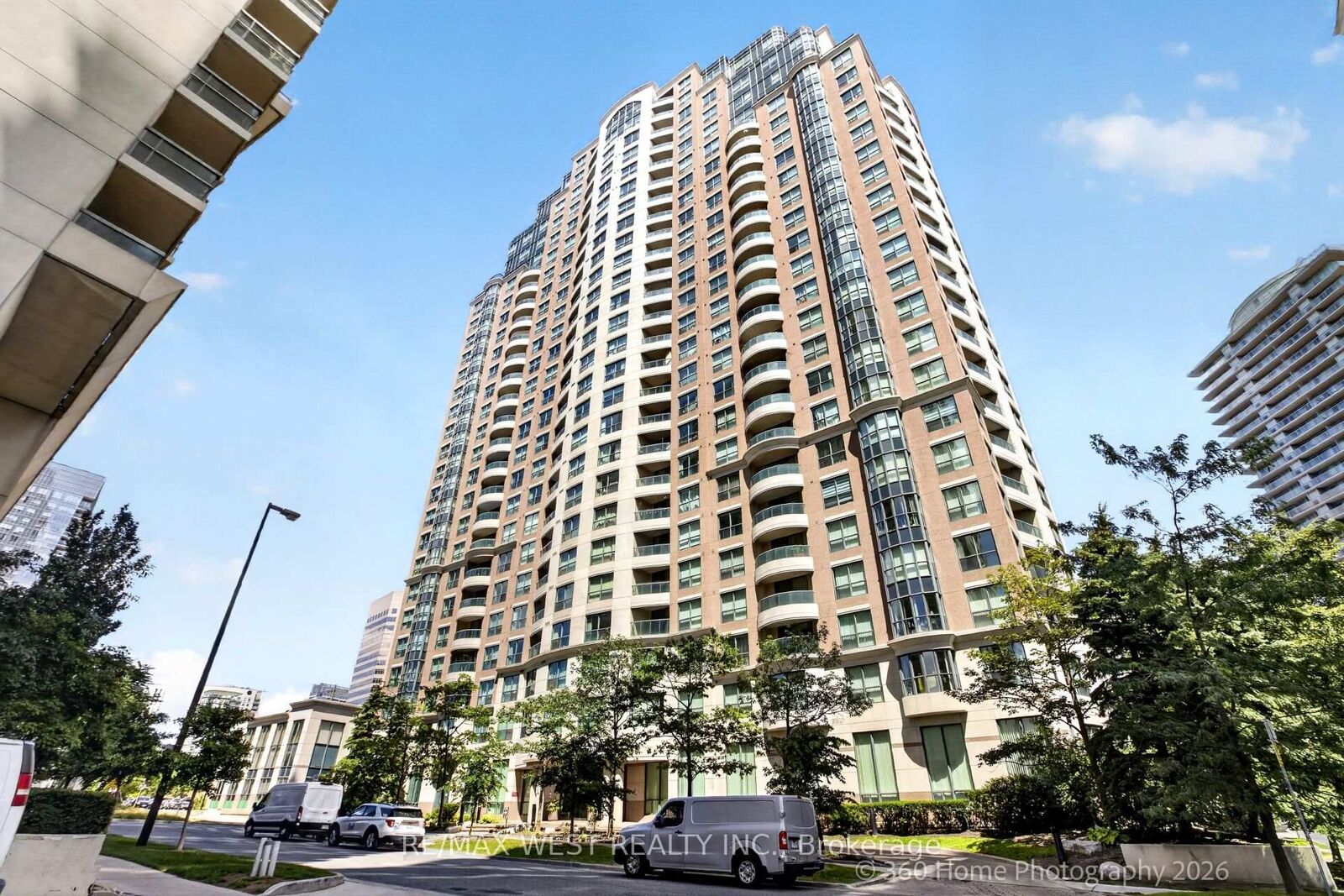 Property Photo:  7 Lorraine Drive 706  ON M2N 7H2 