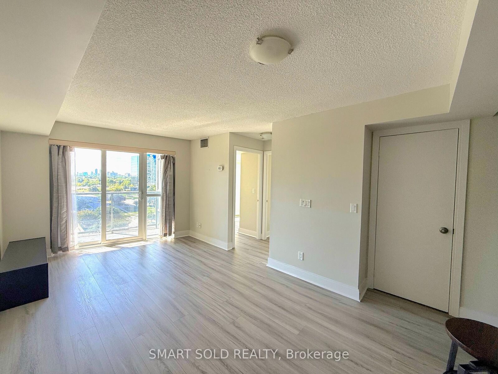 Property Photo:  135 Village Green Square 922  ON M1S 0G4 