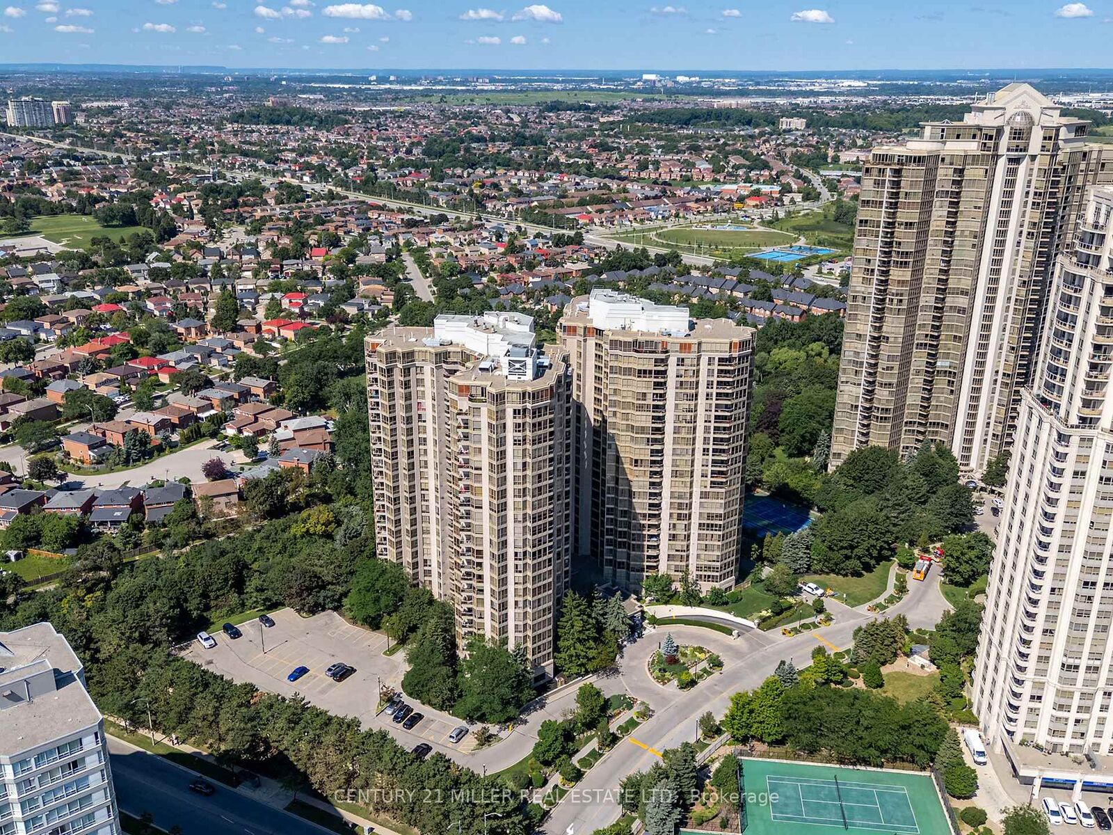 Property Photo:  55 Kingsbridge Garden Circle 909  ON L5R 1Y1 