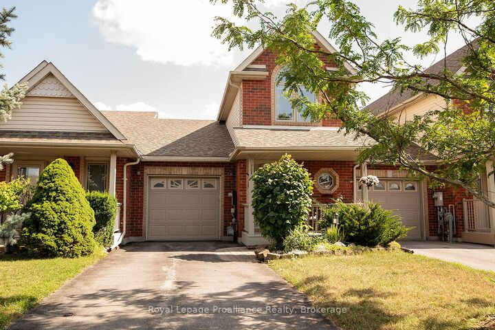 31 Hawthorn Street — photo 1