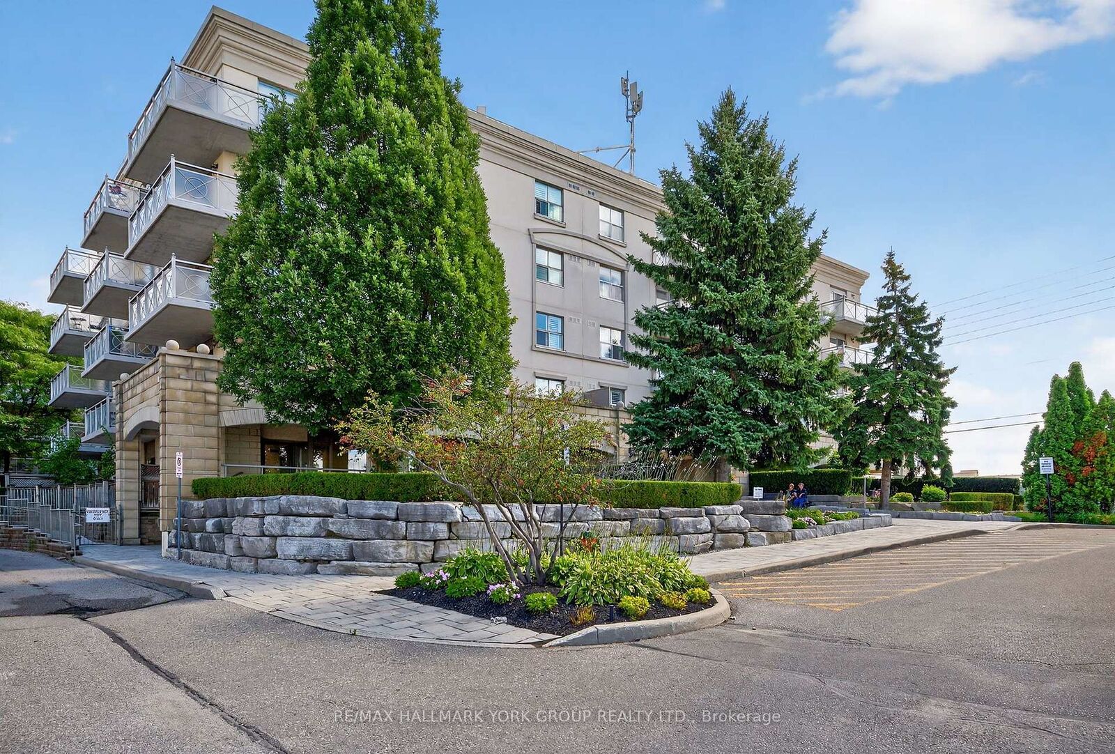 Property Photo: 2500 Rutherford Road 509 ON L4K 5N7