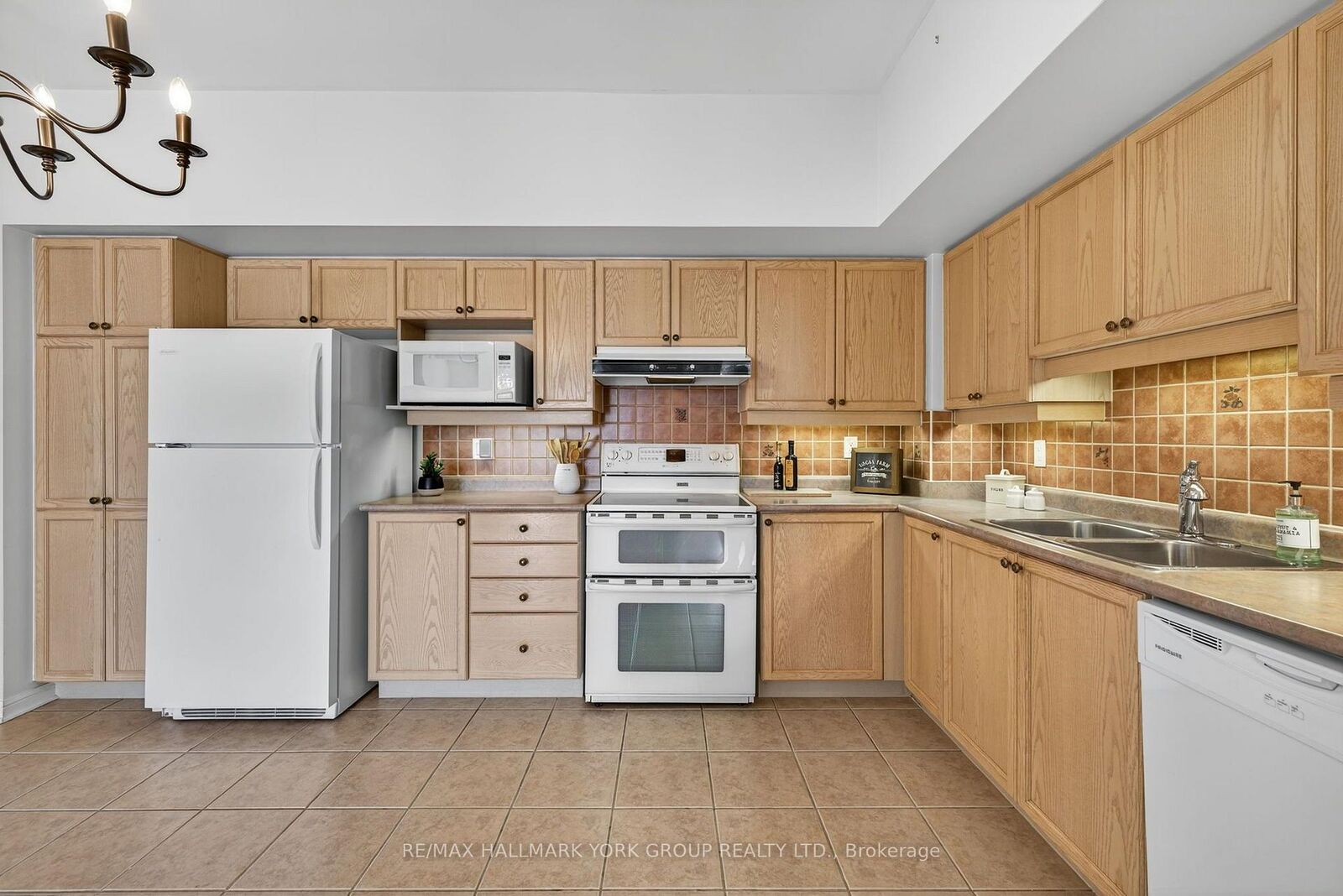 Property Photo: 2500 Rutherford Road 509 ON L4K 5N7