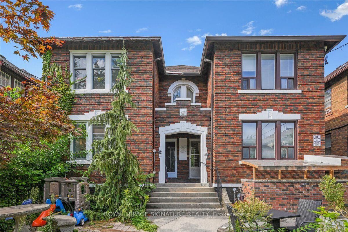 Property Photo:  12 Castle View Avenue Lower  ON M5R 1Y9 