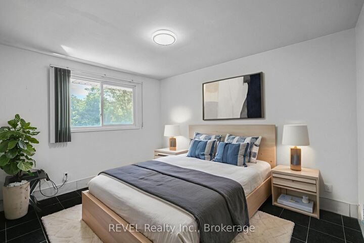 Property Photo: 552 First Avenue ON L3C 1Z3