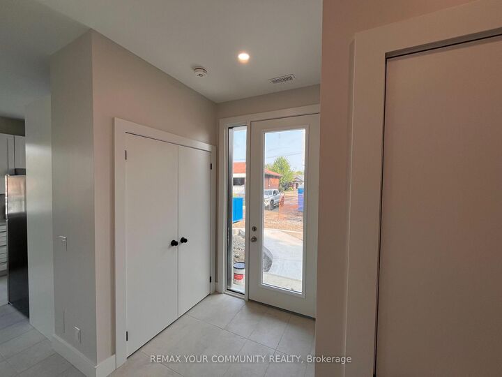 Property Photo: 19 Cousins Drive 3 ON L4G 1B2