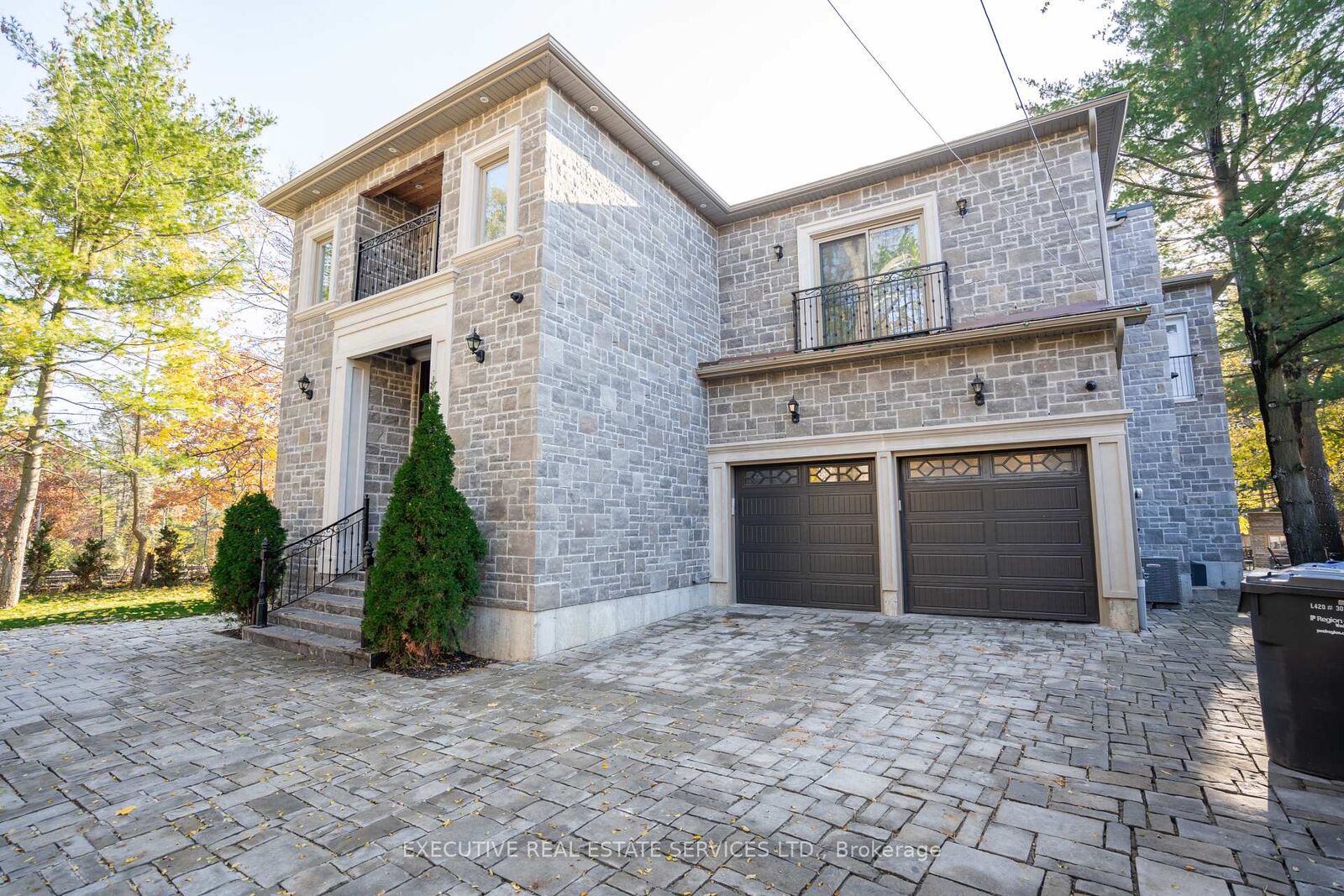 Property Photo: 1138 Garden Road ON L5H 3J6