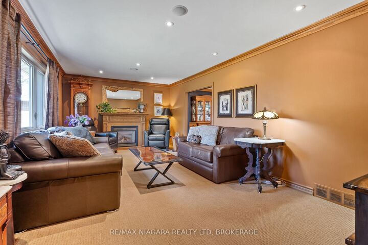 Property Photo:  28 Thorncrest Road  ON L3K 5C6 