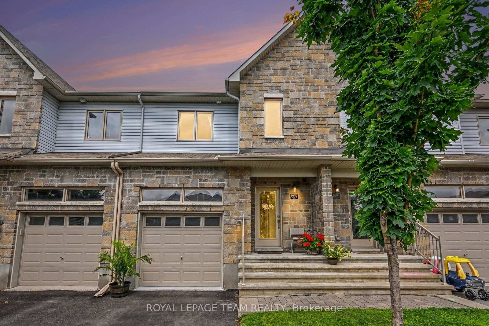 Property Photo:  227 King Street  ON K7C 0G9 